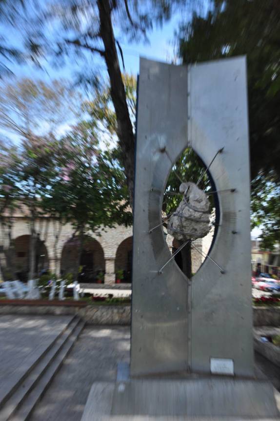 Arte moderna na praça central de Comitan, em Chiapas, no sul do México